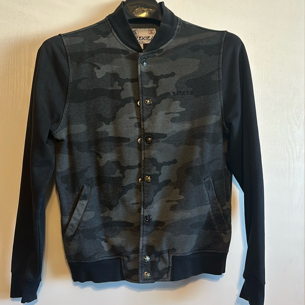 Boys or men size small lightweight jacket